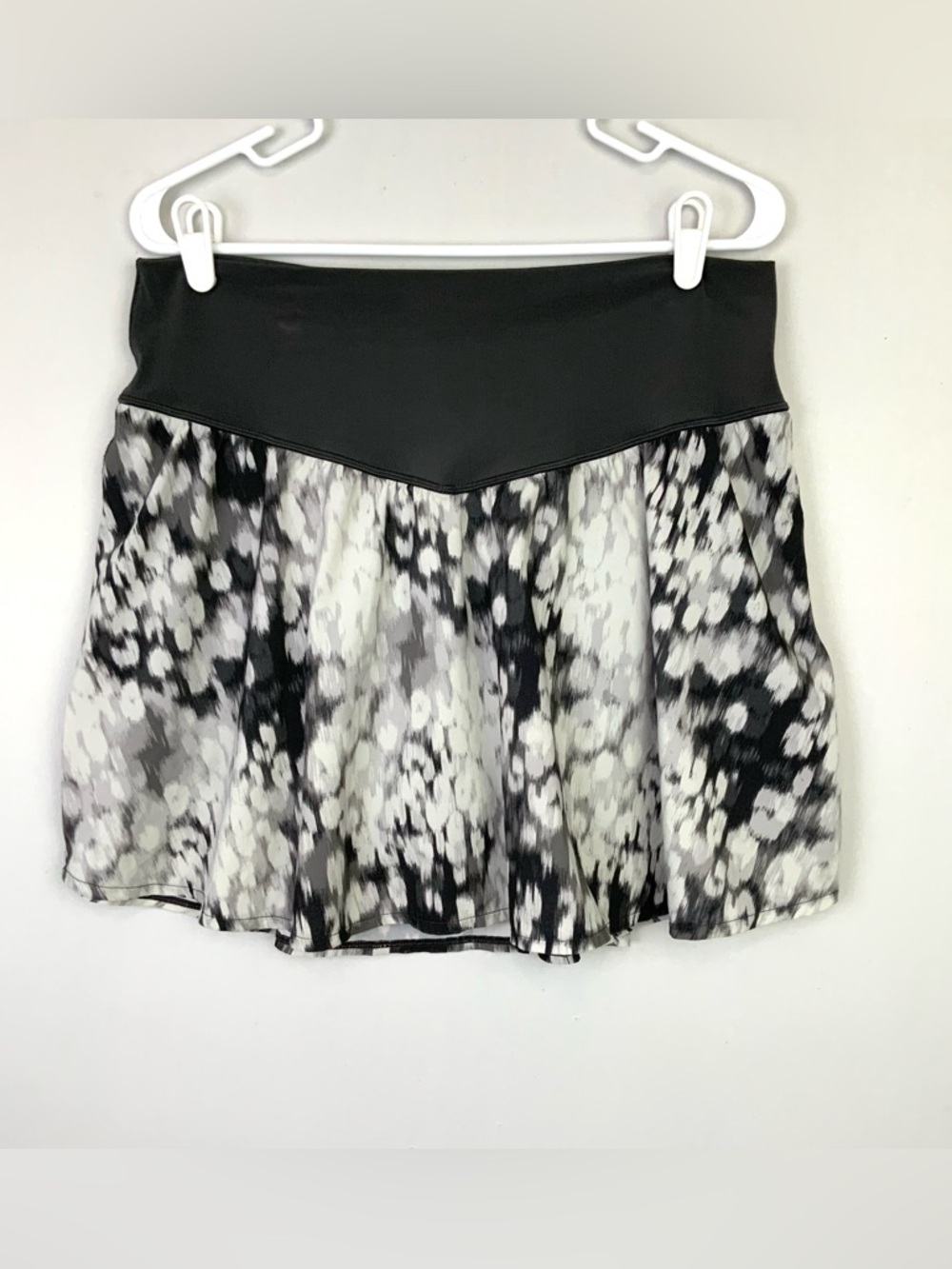 Aerie Offline Sz XL Gray White Abstract Animal Printed Tennis Skirt Skort Shorts